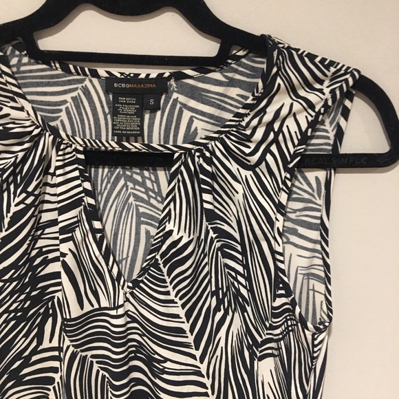 BCBGMAXAZRIA Keyhole Tank Blouse size 6 Blk & Wht - Picture 3 of 8